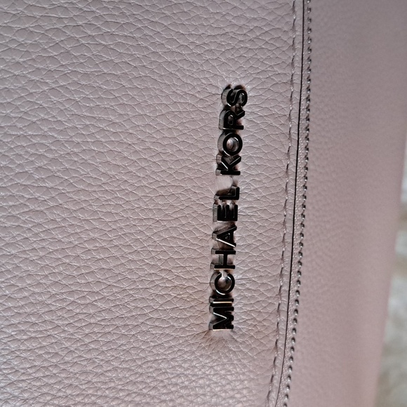 Michael Kors NWTs Bedford Crossbody NWTs - Picture 7 of 17